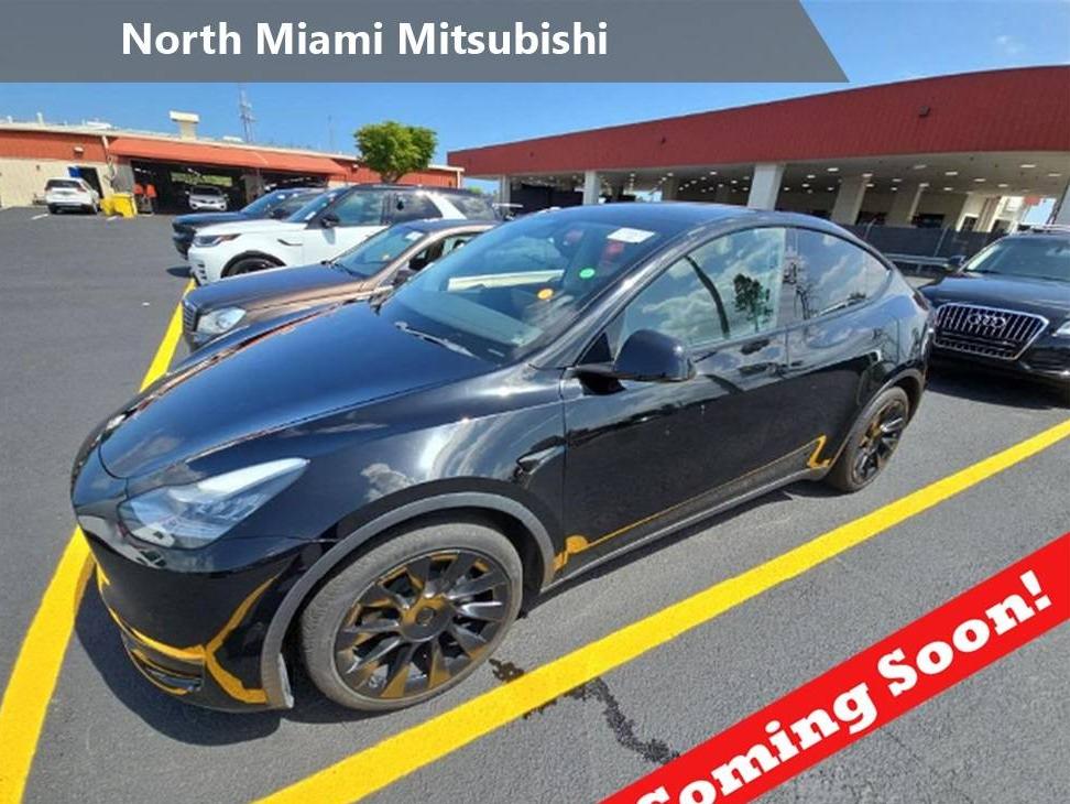 TESLA MODEL Y 2020 5YJYGDEE8LF042819 image